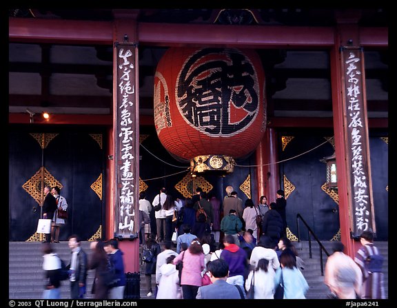 Entrance of the Senso-ji temple, Asakusa. Tokyo, Japan