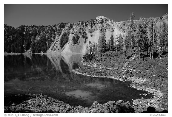 Cove with emerald waters, Fumarole Bay, Wizard Island. Crater Lake National Park (black and white)