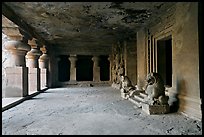 Mandapae, Elephanta caves. Mumbai, Maharashtra, India