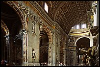 Cavernous interior of Basilic San Peter. Vatican City