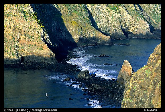 Channel between East Anacapa and Middle Anacapa at low tide. Channel Islands National Park, California, USA.