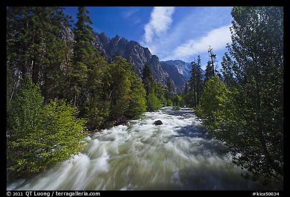 South Forks of the Kings River flowing through valley, Cedar Grove. Kings Canyon National Park, California, USA.