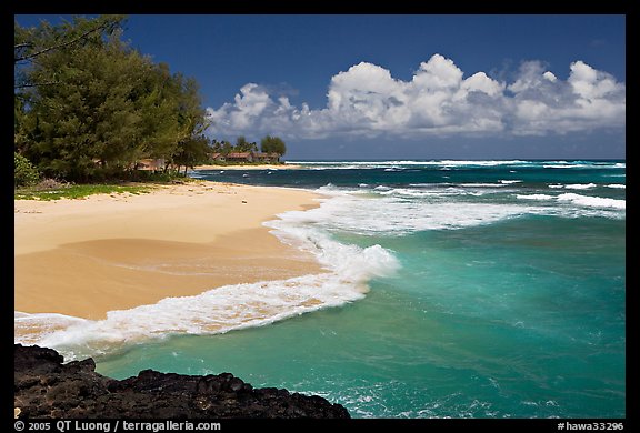 Beach and  turquoise waters, and homes  near Haena. North shore, Kauai island, Hawaii, USA