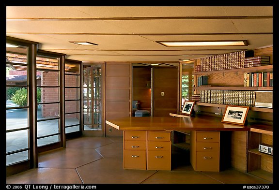 Library and study, Hanna House, a Frank Lloyd Wright masterpiece. Stanford University, California, USA (color)