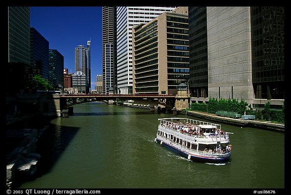 Chicago River and tour boat. Chicago, Illinois, USA (color)