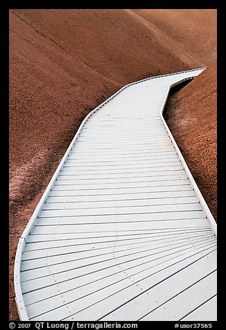 Boardwalk, Painted Cove Trail. John Day Fossils Bed National Monument, Oregon, USA
