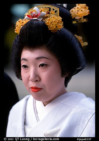 Bride with traditional make-up. Tokyo, Japan (color)