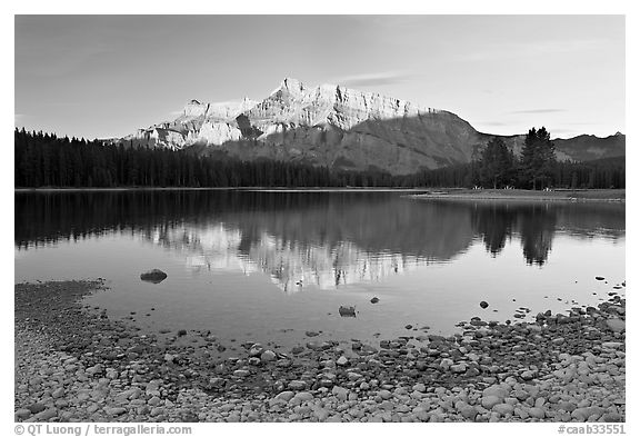 Two Jack Lake shore and Mt Rundle, early morning. Banff National Park, Canadian Rockies, Alberta, Canada