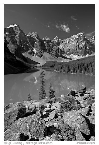 Moraine Lake from the Rockpile, mid-morning. Banff National Park, Canadian Rockies, Alberta, Canada