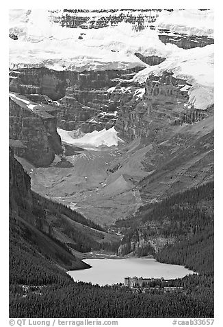 Lake Louise and Chateau Lake Louise at the base of Victorial Peak. Banff National Park, Canadian Rockies, Alberta, Canada
