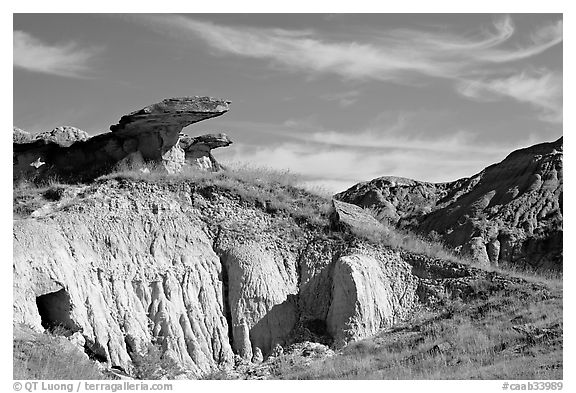 Caprock rocks and badlands, Dinosaur Provincial Park. Alberta, Canada