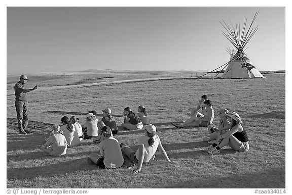 First nations man giving a lecture to students, Head-Smashed-In Buffalo Jump. Alberta, Canada (black and white)