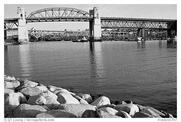 Burrard Bridge, late afternoon. Vancouver, British Columbia, Canada (black and white)