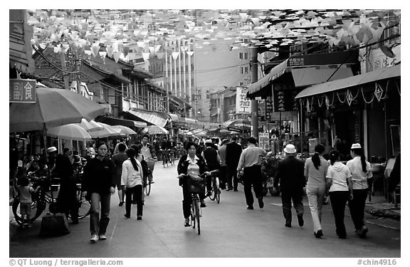 Old street near the intersection of Zhengyi Lu and Dongfeng Lu. Kunming, Yunnan, China (black and white)