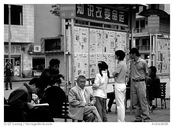 Reading dazibao (public newspapers). Kunming, Yunnan, China (black and white)