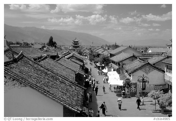 Fuxing Lu seen from the South Gate. Dali, Yunnan, China