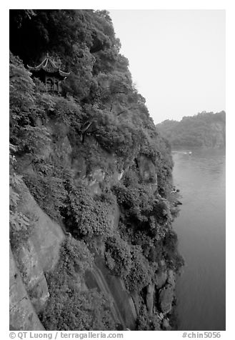 Bijin Pavillion in the cliffs of Lingyun Hill above the confluence of Min and and Dadu Rivers. Leshan, Sichuan, China (black and white)