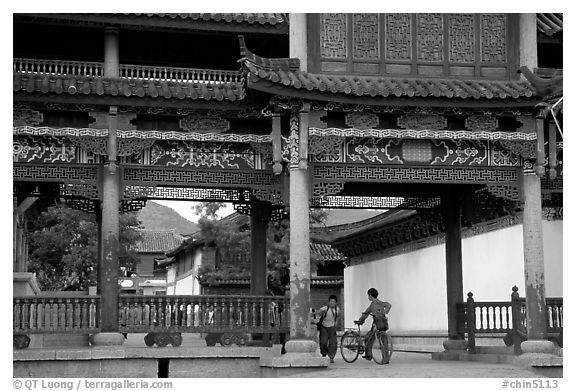 Children in an archway. Lijiang, Yunnan, China