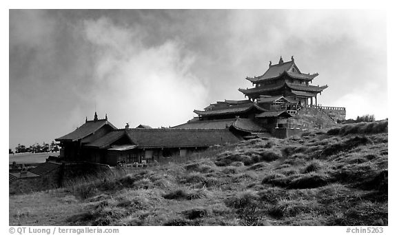 Jinding Si temple, mid-morning. Emei Shan, Sichuan, China (black and white)