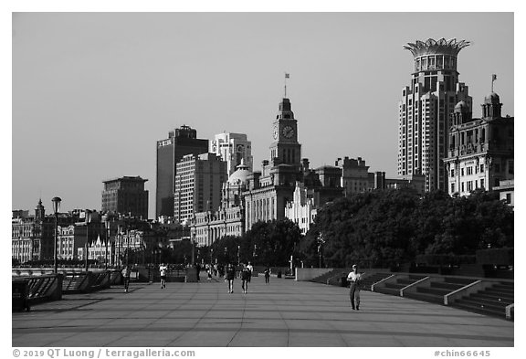Promenade and colonial buildings, the Bund. Shanghai, China (black and white)