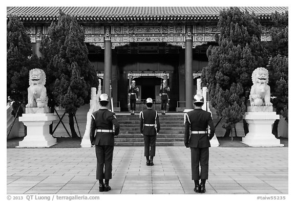Changing of the guard ceremony, Martyrs Shrine. Taipei, Taiwan