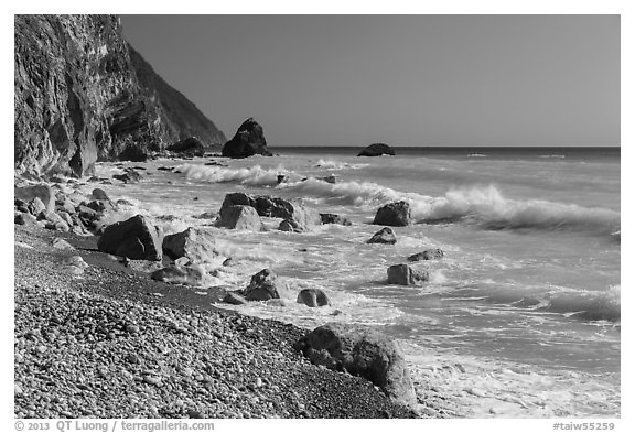 Waves and boulders. Taroko National Park, Taiwan