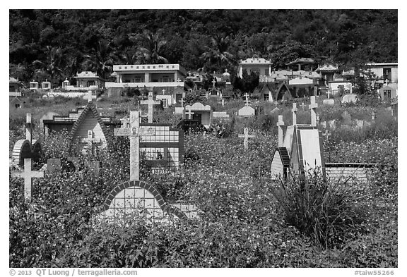 Christian cemetery, Chongde. Taiwan (black and white)