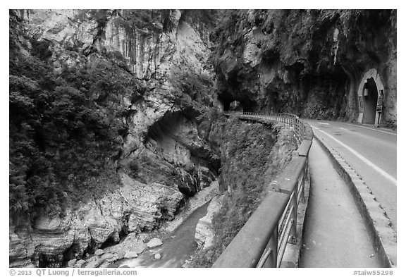 Road, Taroko Gorge. Taroko National Park, Taiwan (black and white)