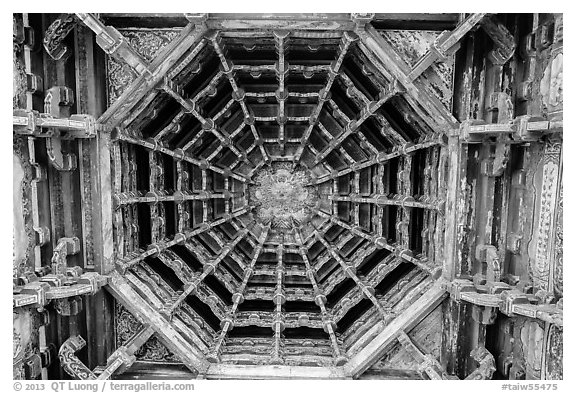 Intricate wooden plafond ceiling, Longshan Temple. Lukang, Taiwan (black and white)