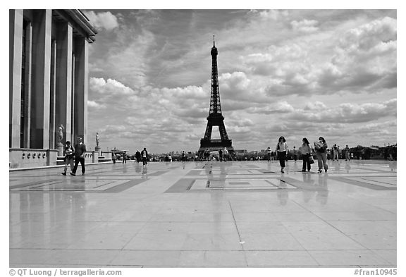 Parvis de Chaillot and Tour Eiffel. Paris, France (black and white)