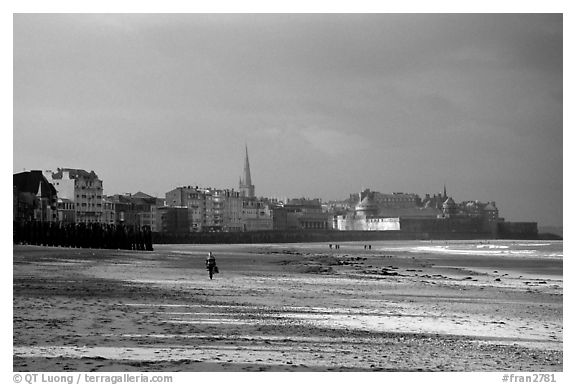 Beach and old town, Saint Malo. Brittany, France