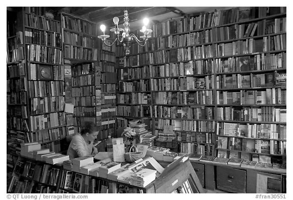 Shakespeare and Company bookstore. Quartier Latin, Paris, France