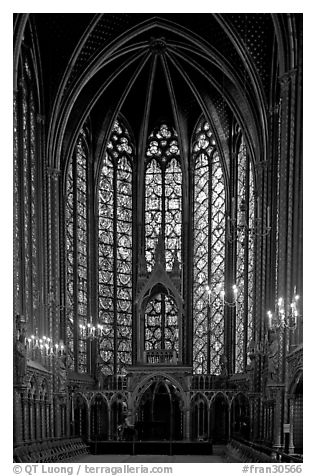 Pianist in the upper Holy Chapel. Paris, France (black and white)