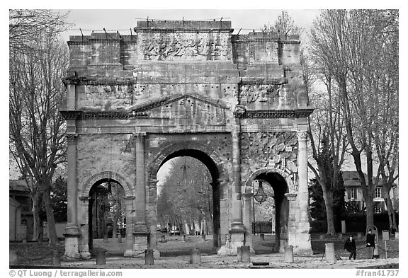 Roman arch, Orange. Provence, France (black and white)