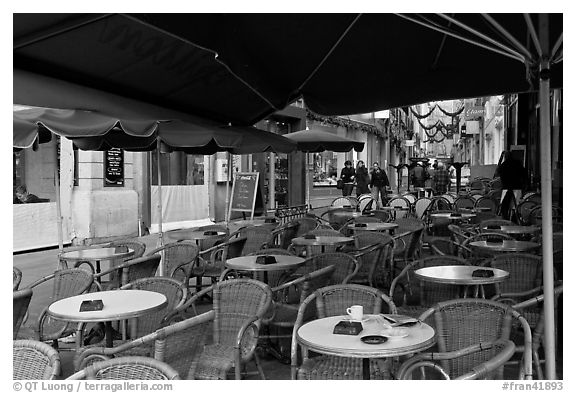 Cafe outdoor terrace, Cours Mirabeau. Aix-en-Provence, France (black and white)