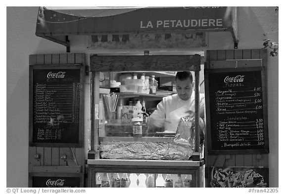 Street food vendor, Montmartre. Paris, France (black and white)
