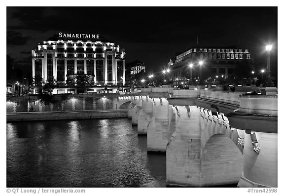 Pont Neuf and Samaritaine illuminated at night. Paris, France (black and white)