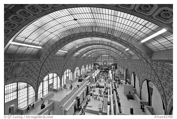Vaulted ceiling main exhibitspace of Orsay Museum. Paris, France (black and white)