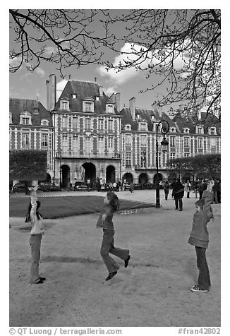 Girls playing with rope, Place des Vosges. Paris, France (black and white)