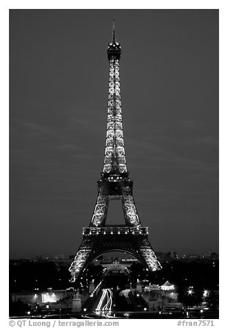 Tour Eiffel (Eiffel Tower) by night. Paris, France (black and white)