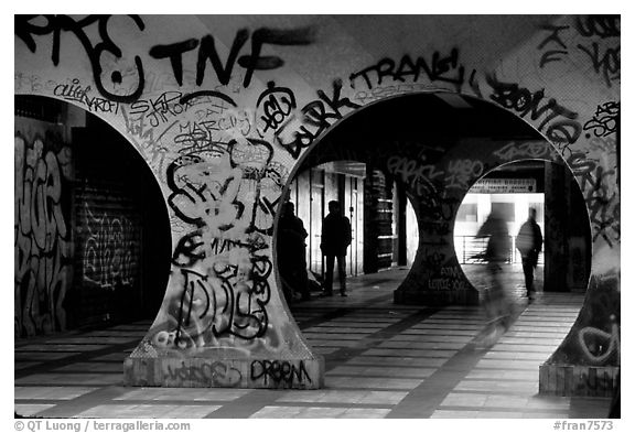 Gallery with graffiti. Paris, France