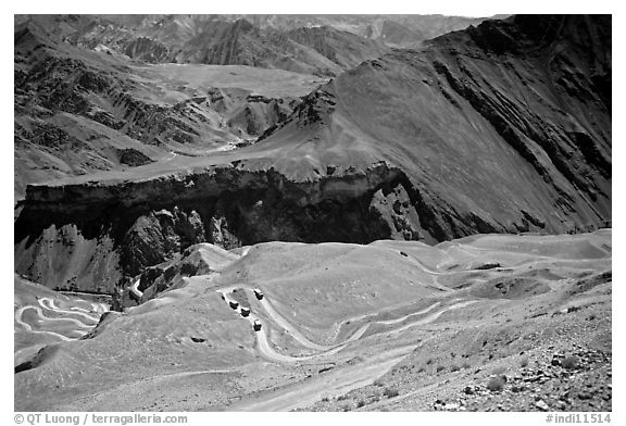 Hairpin turns on Khadung La pass, Ladakh, Jammu and Kashmir. India (black and white)