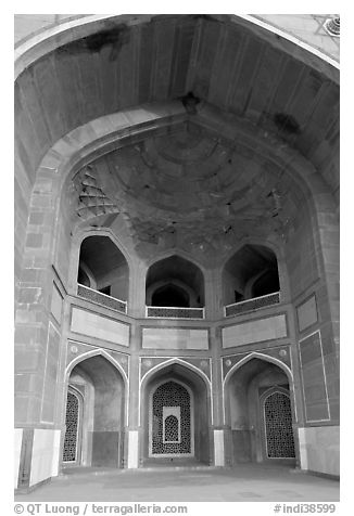 Entrance to main mausoleum, Humayun's tomb. New Delhi, India (black and white)