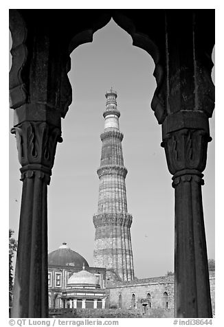 Black and White Picture/Photo: Qutb Minar tower framed by columns. New
