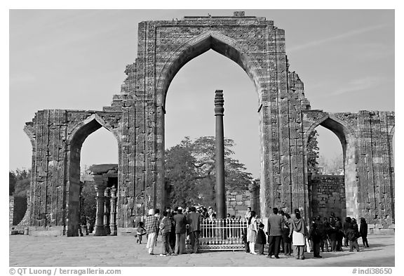 Iron pillar, and ruined mosque arch, Qutb complex. New Delhi, India (black and white)