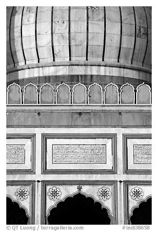 Dome and arches detail, Jama Masjid. New Delhi, India (black and white)