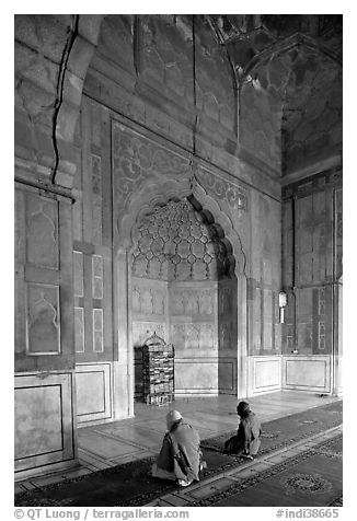 Muslim men praying, prayer hall, Jama Masjid. New Delhi, India (black and white)
