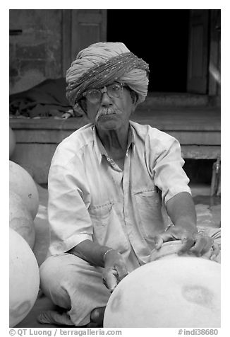 Man with turban holding a jar. Jodhpur, Rajasthan, India (black and white)