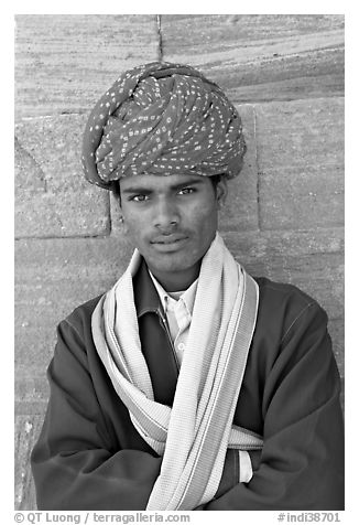 Young man wearing a red turban. Jodhpur, Rajasthan, India (black and white)