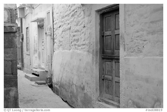 Narrow street. Jodhpur, Rajasthan, India (black and white)